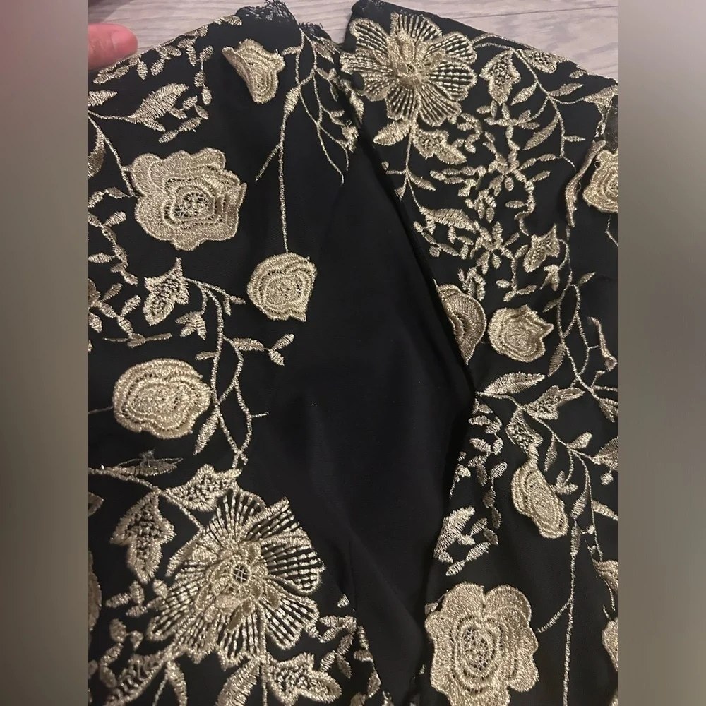 Alice + Olivia Aalihah Gown Gold Embroidered 3d Motifs Size XS